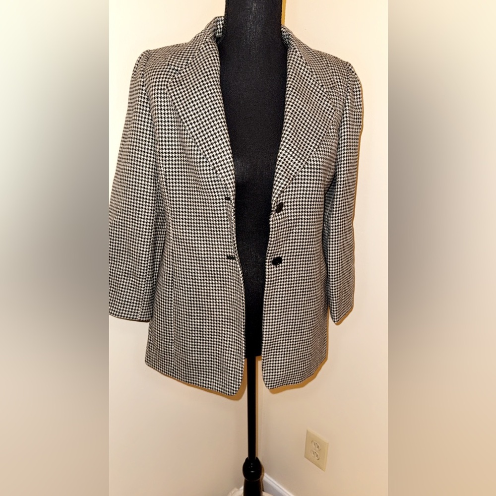 Ellen Tracy Black and White Houndstooth Blazer